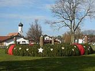 Foto vom gro&szlig;en Adventskranz in Buching